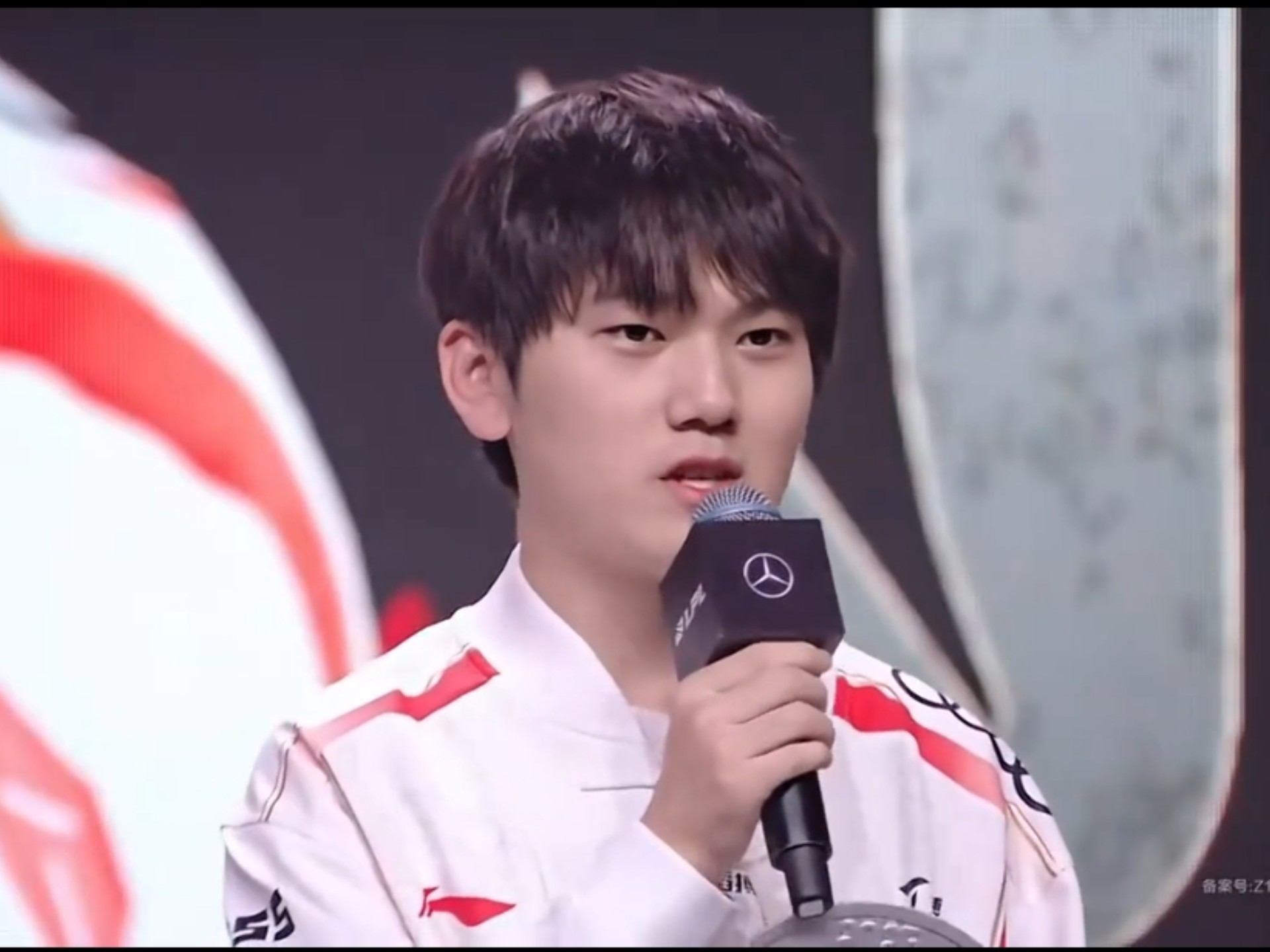 JackeyLove回归赛场，挺进下一轮首场状态亮眼，IG观众沸腾！的简单介绍