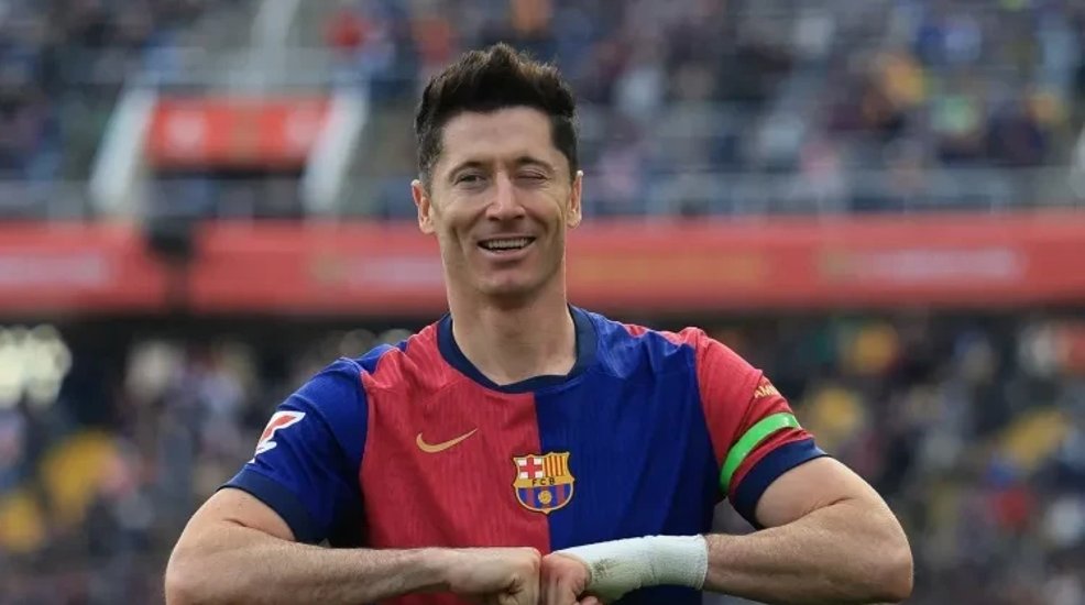  莱万多夫斯基迎来五赛季高光表现，巴黎圣日耳曼球迷沸腾！