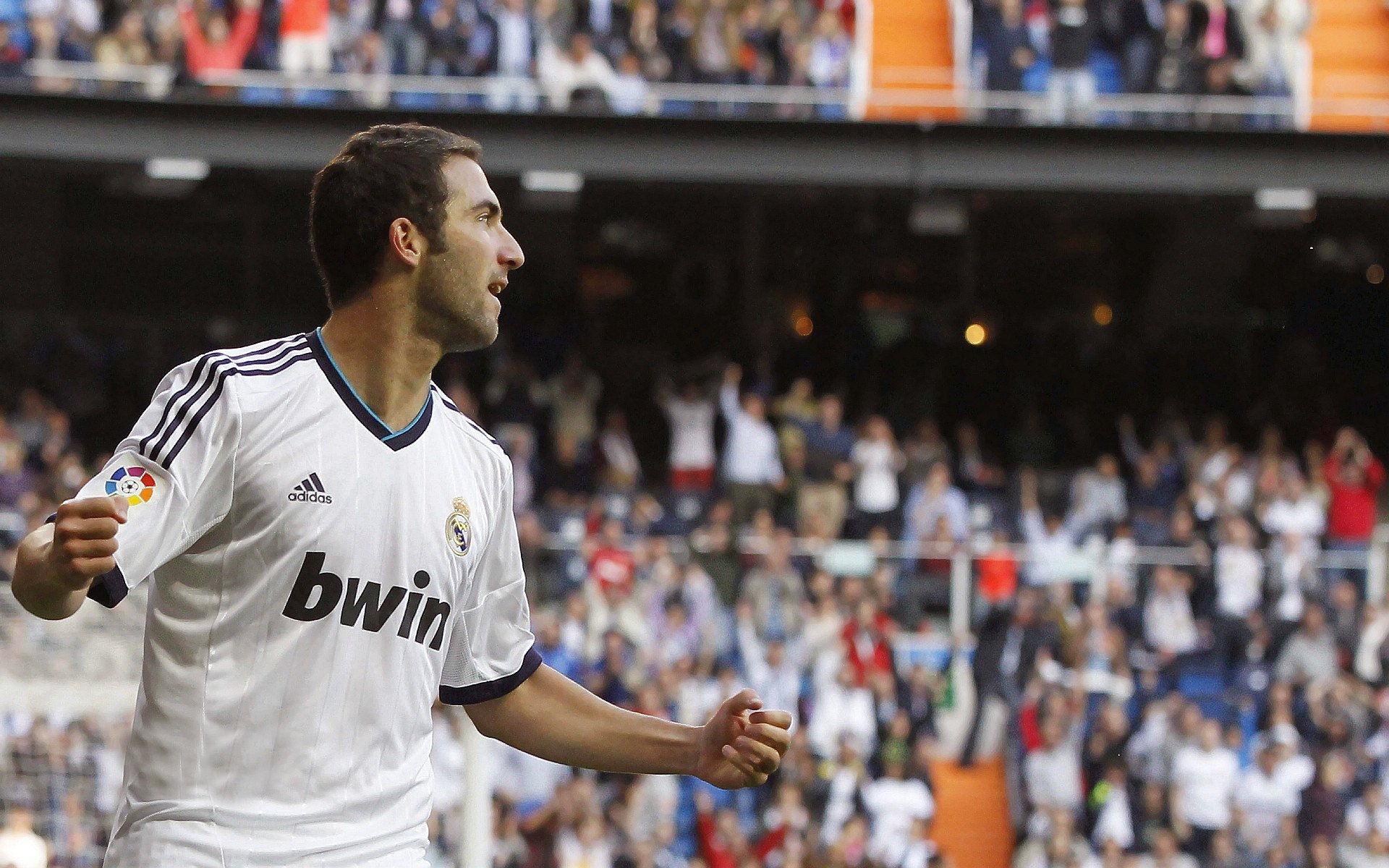 又见绝平！武汉三镇与那不勒斯鏖战至终场，萨拉赫读秒救主